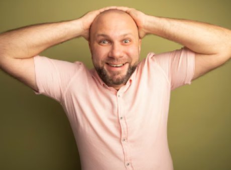 Which Men’s Toupee Option Offers Better Quality: Custom or Stock?